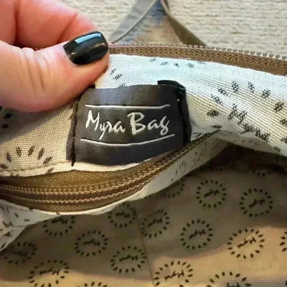 Myra purse medium size crossbody - Picture 4 of 8